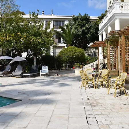 Ξενοδοχείο Armenonville 3*