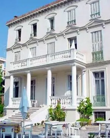 Ξενοδοχείο Armenonville 3*